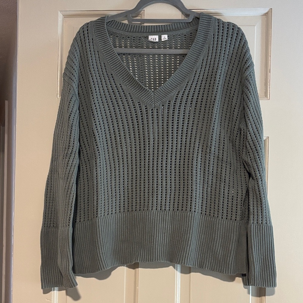 GAP Women's V-Neck Sweater - Olive